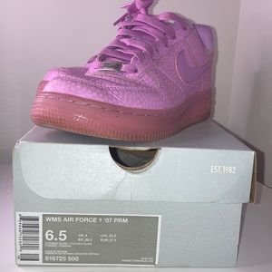 WOMENS AIR FORCE 1's